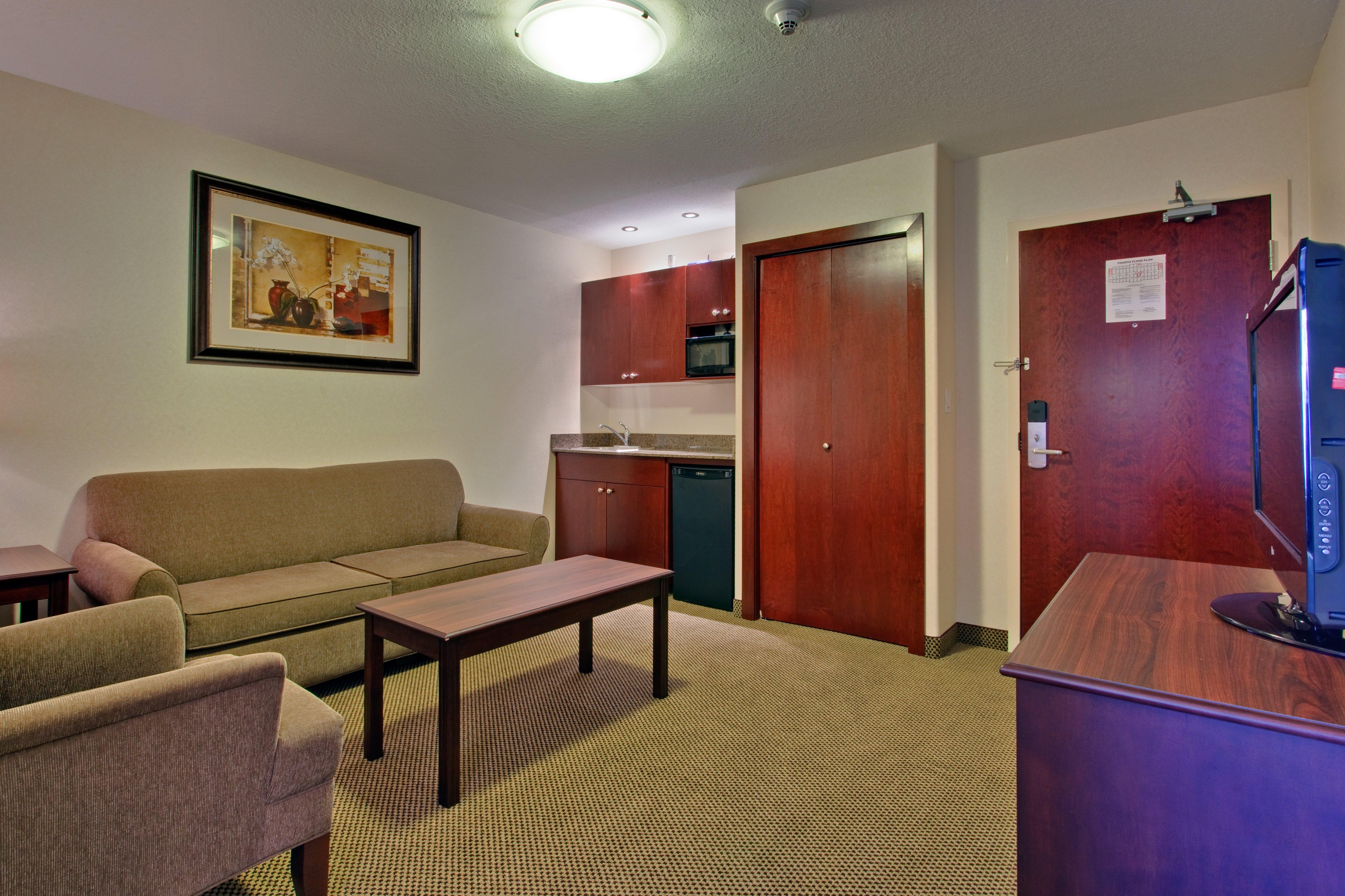 Holiday Inn Express & Suites Whitecourt By Ihg מראה פנימי תמונה