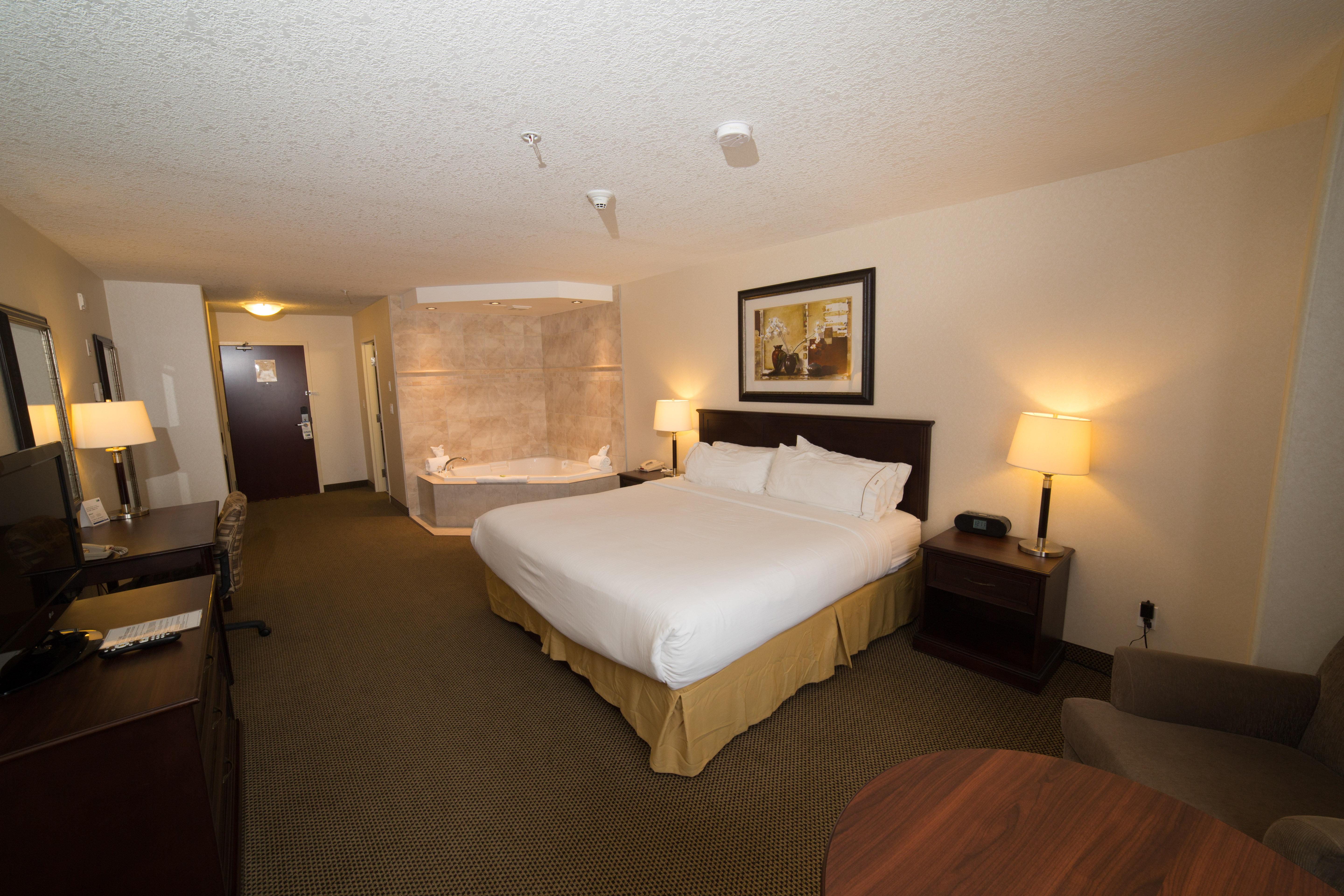 Holiday Inn Express & Suites Whitecourt By Ihg מראה חיצוני תמונה