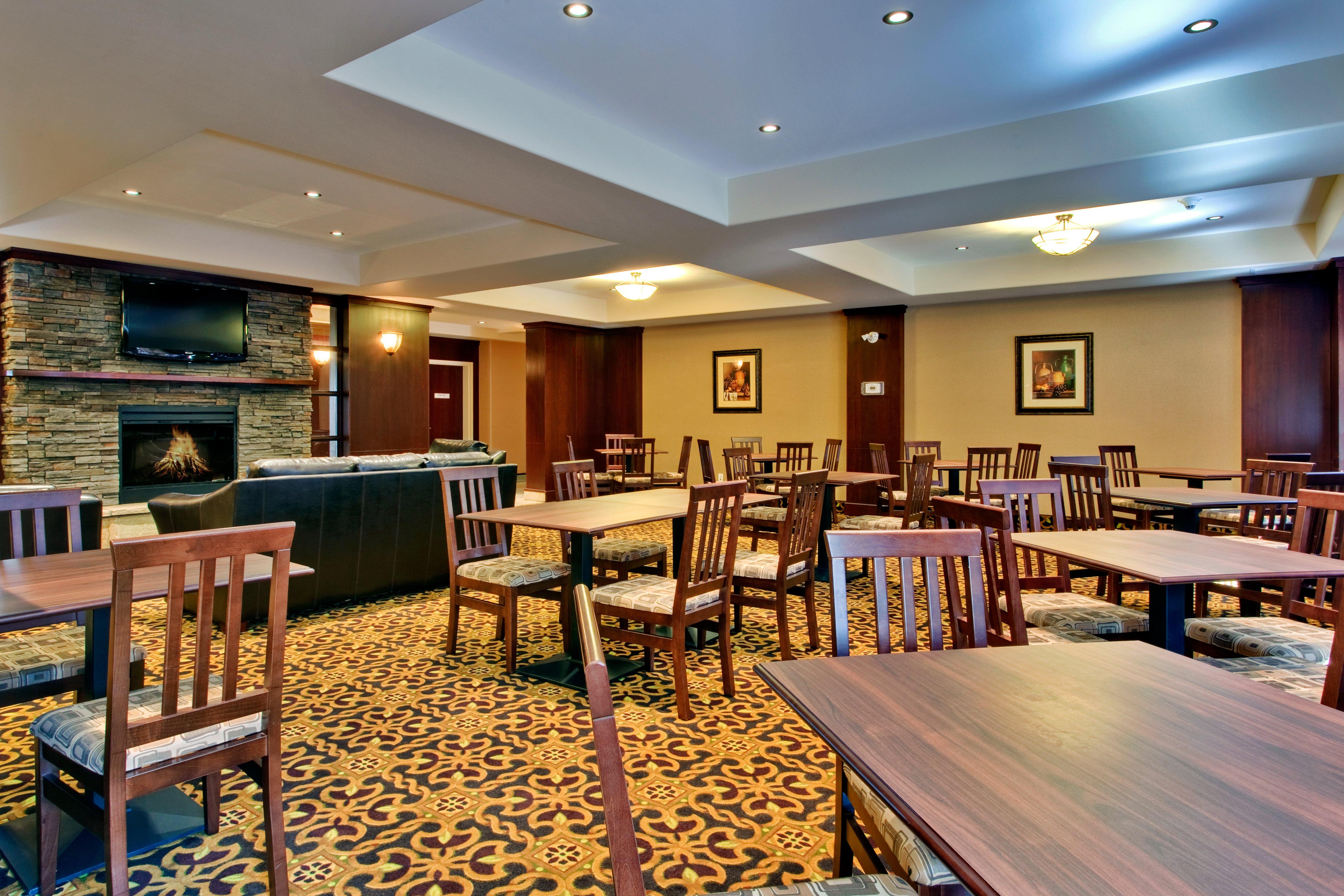 Holiday Inn Express & Suites Whitecourt By Ihg מראה חיצוני תמונה