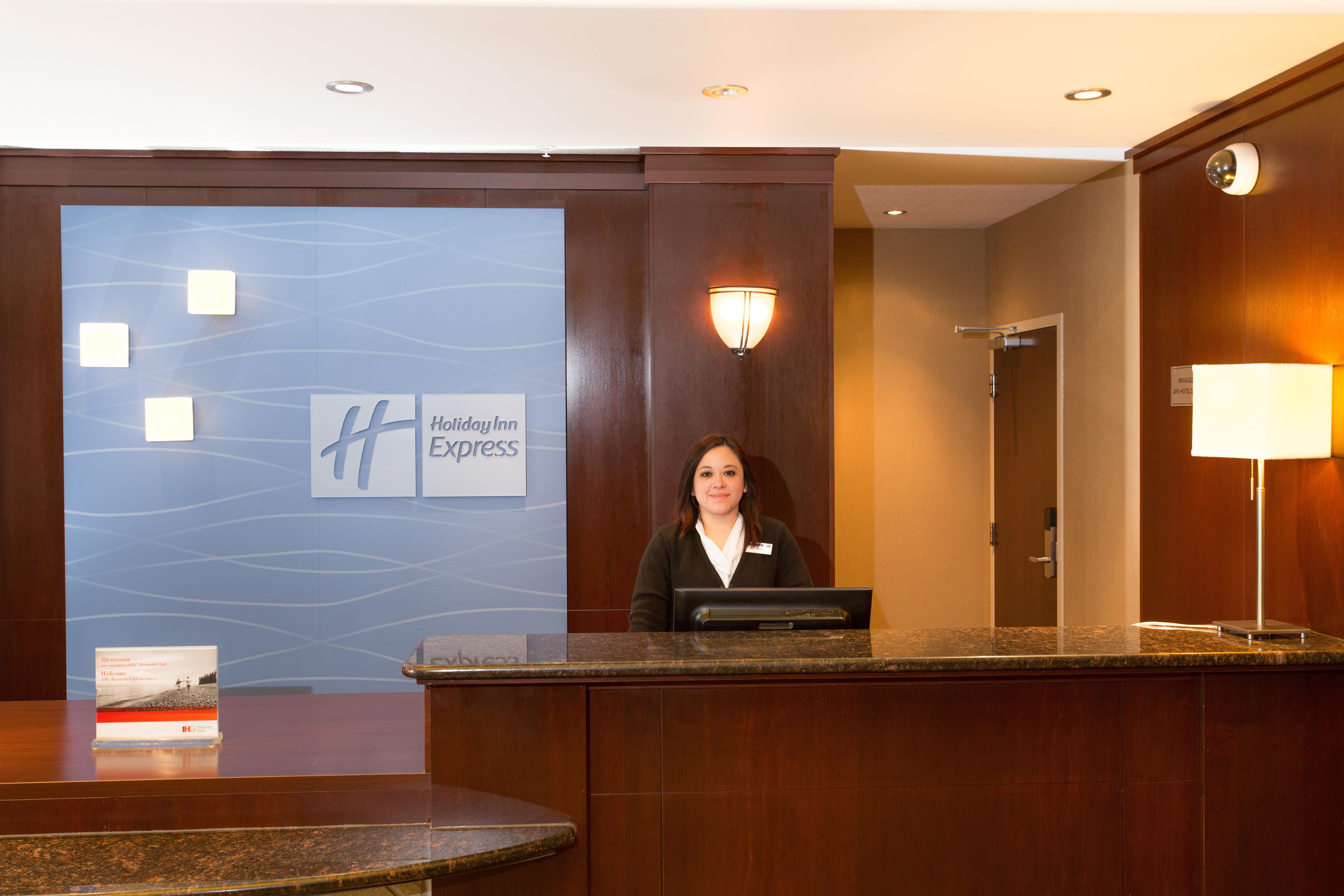 Holiday Inn Express & Suites Whitecourt By Ihg מראה חיצוני תמונה