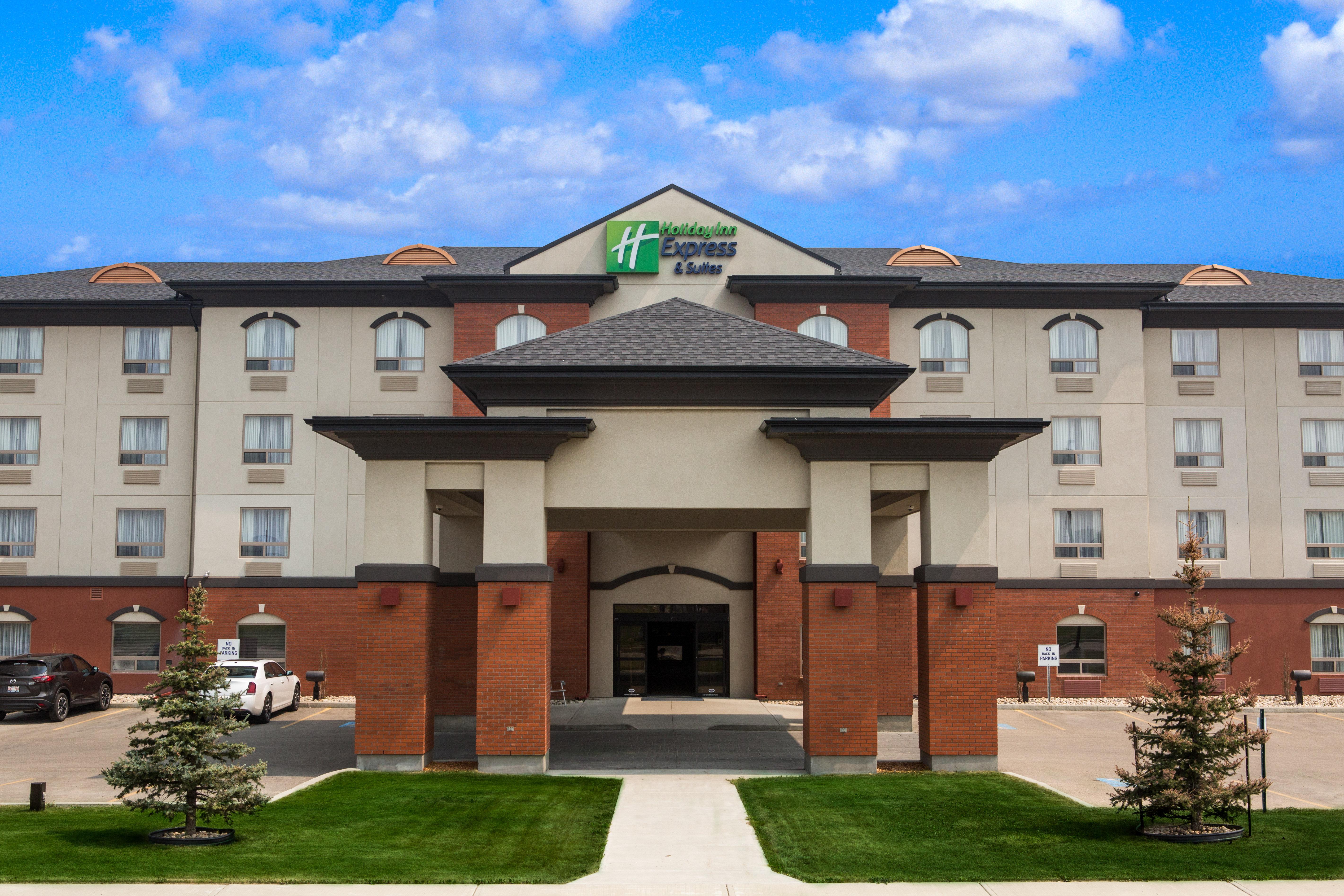 Holiday Inn Express & Suites Whitecourt By Ihg מראה חיצוני תמונה