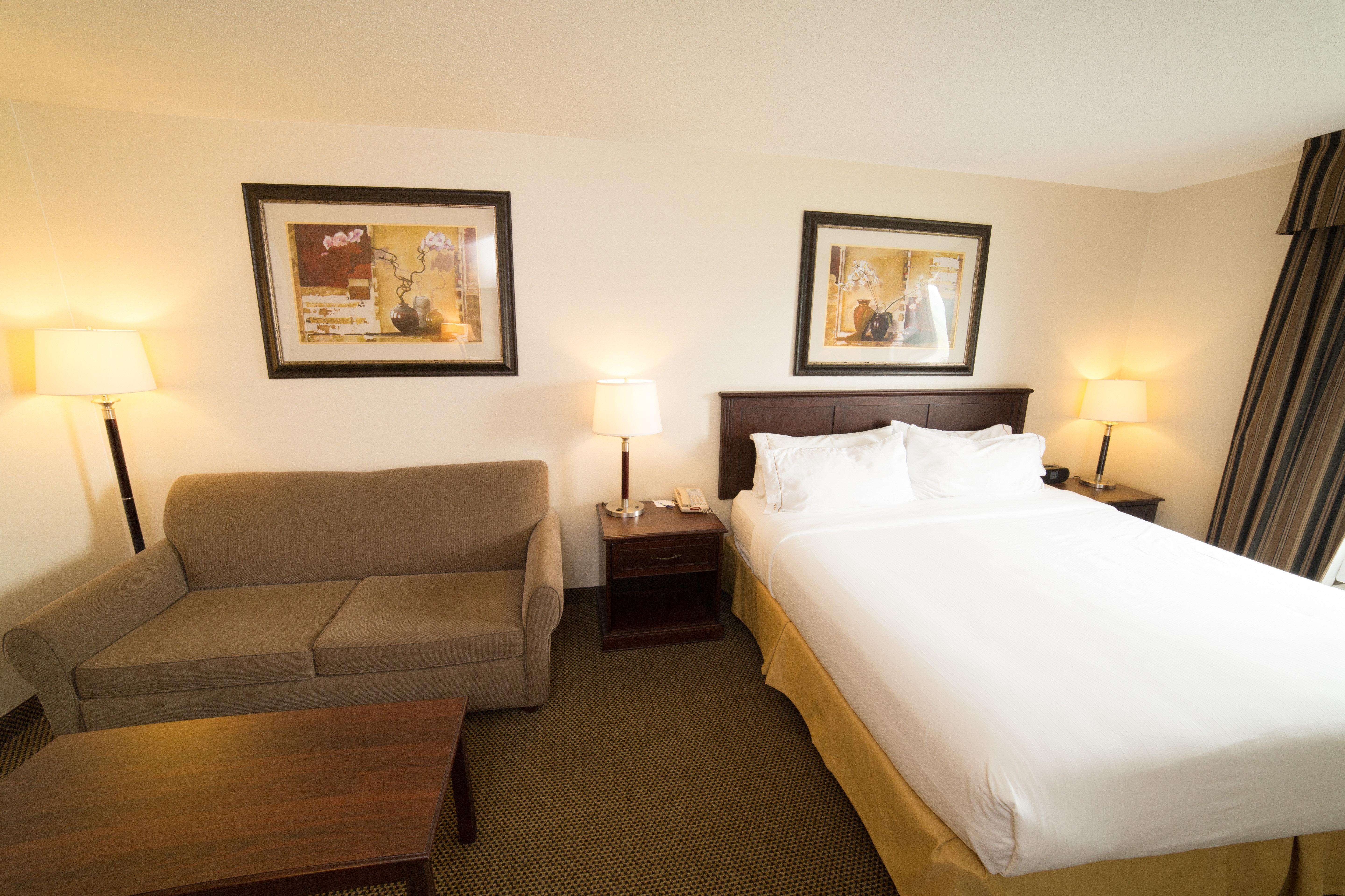 Holiday Inn Express & Suites Whitecourt By Ihg מראה חיצוני תמונה