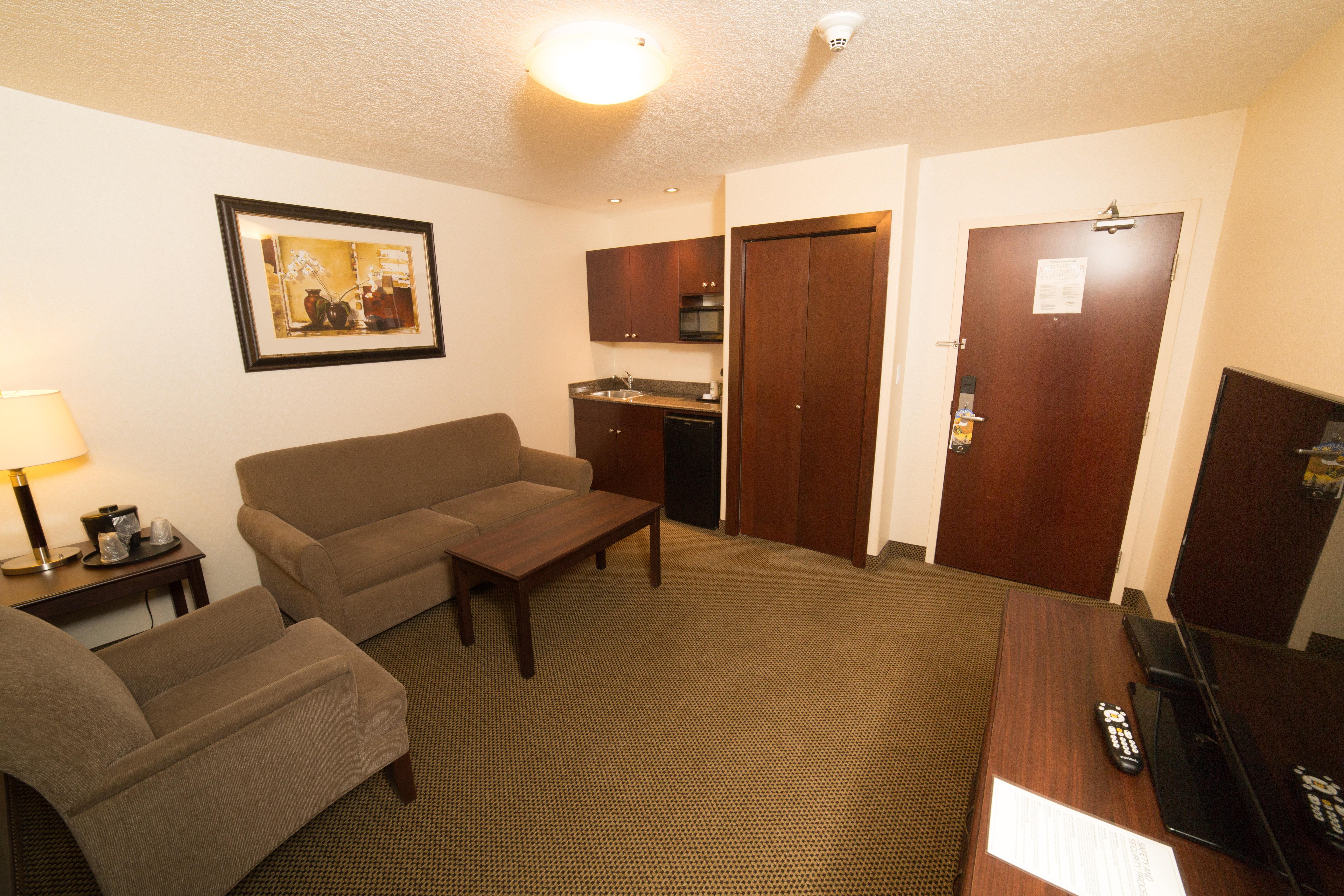 Holiday Inn Express & Suites Whitecourt By Ihg מראה חיצוני תמונה