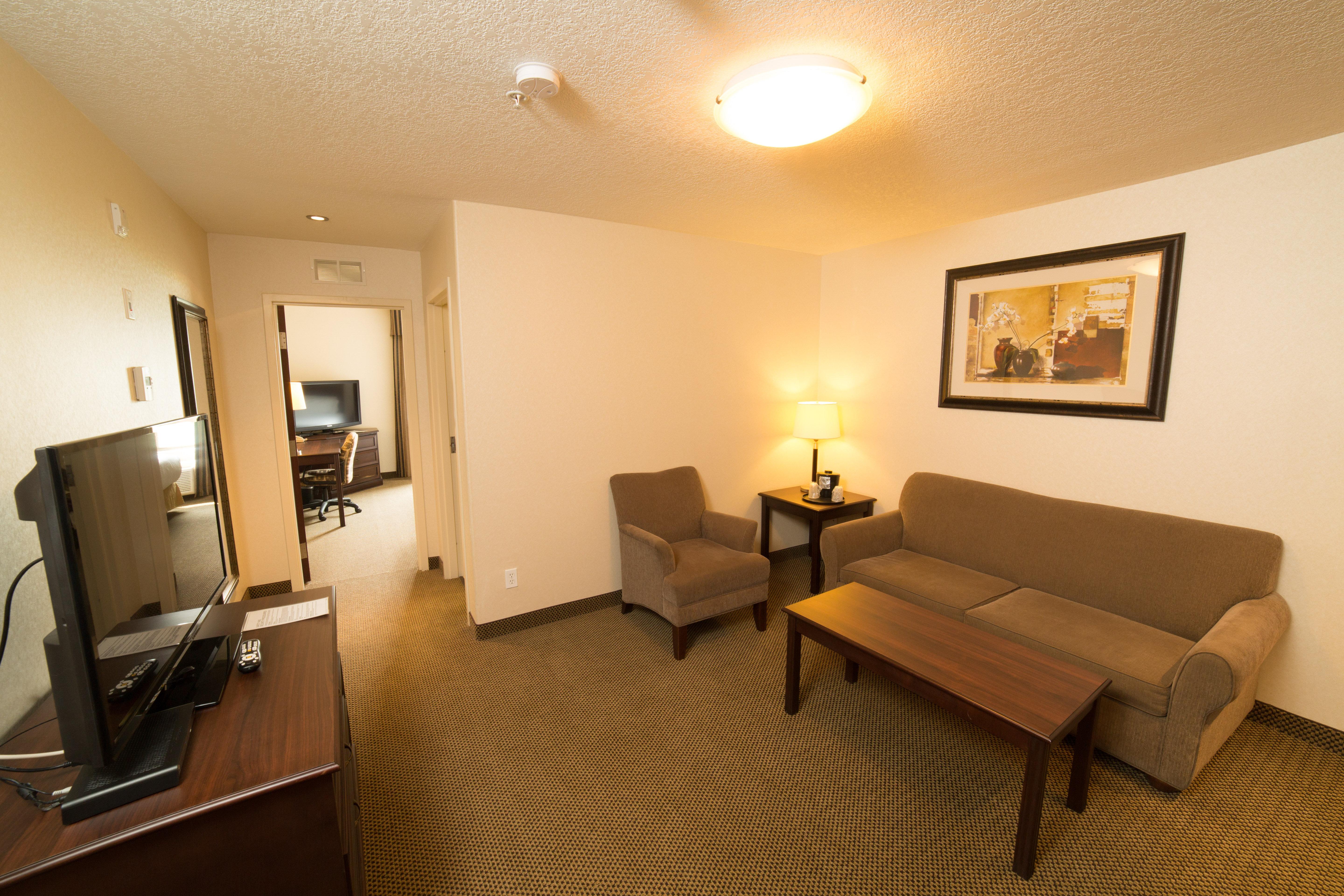 Holiday Inn Express & Suites Whitecourt By Ihg מראה חיצוני תמונה