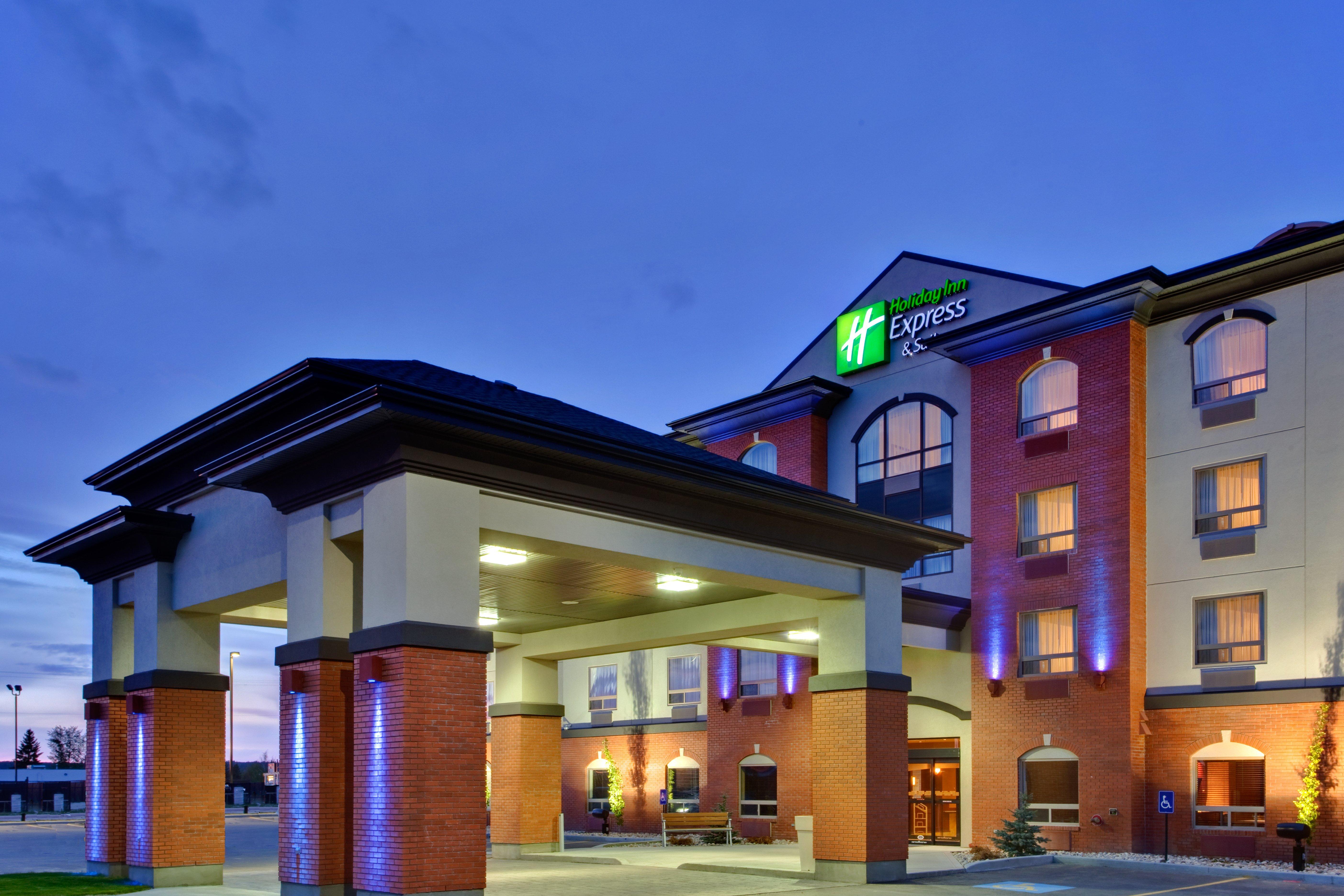 Holiday Inn Express & Suites Whitecourt By Ihg מראה חיצוני תמונה
