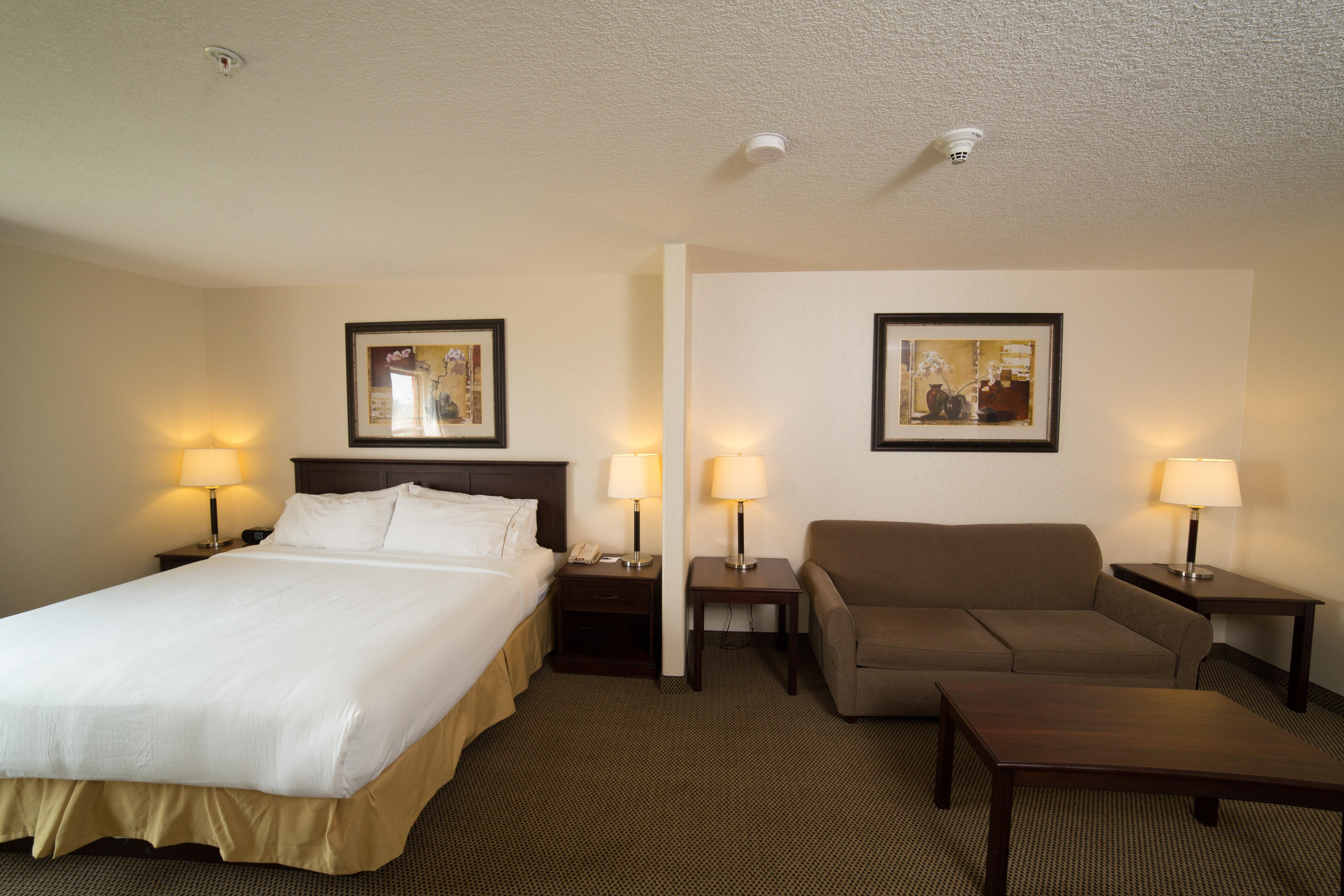 Holiday Inn Express & Suites Whitecourt By Ihg מראה חיצוני תמונה