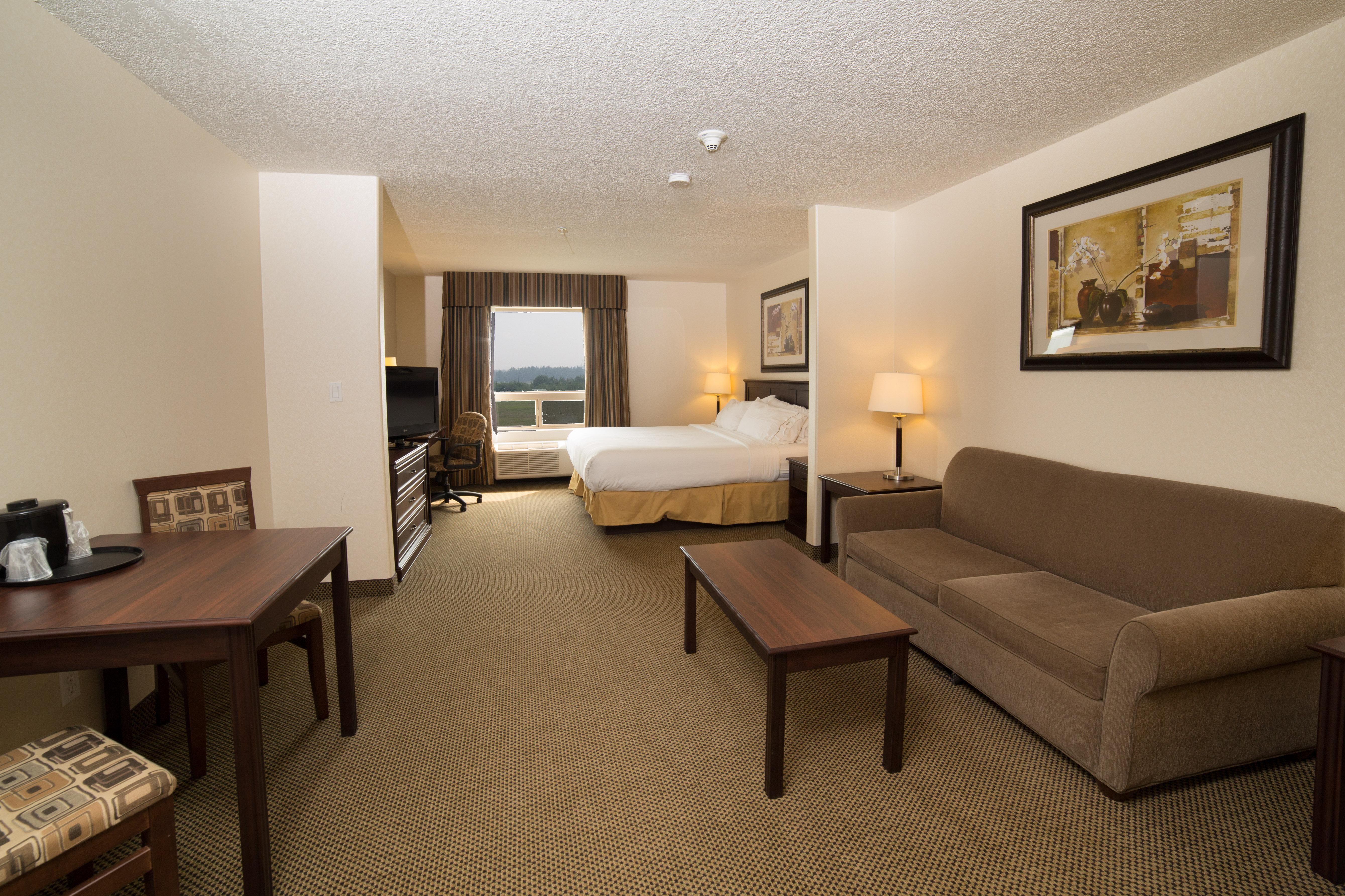 Holiday Inn Express & Suites Whitecourt By Ihg מראה חיצוני תמונה