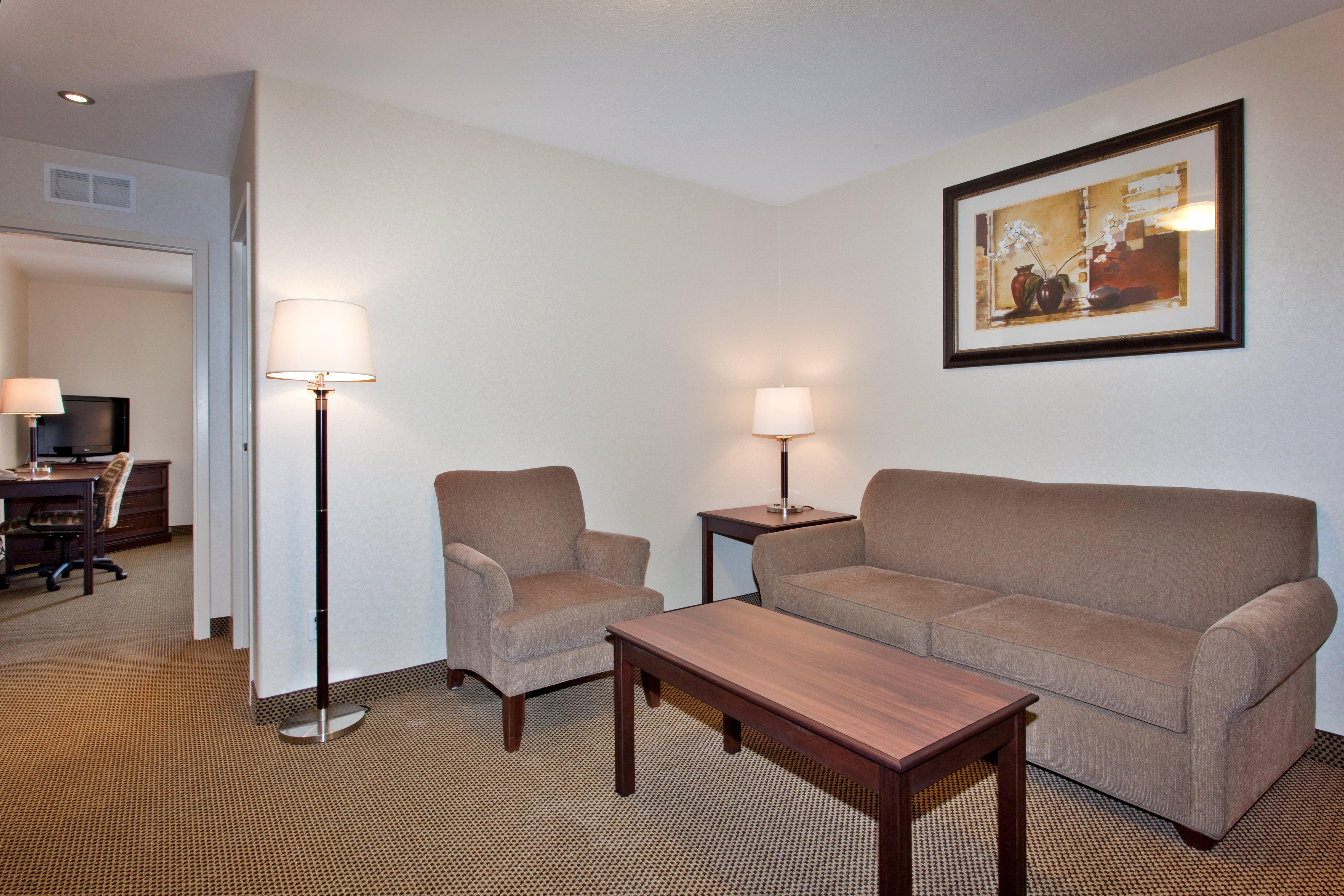 Holiday Inn Express & Suites Whitecourt By Ihg חדר תמונה