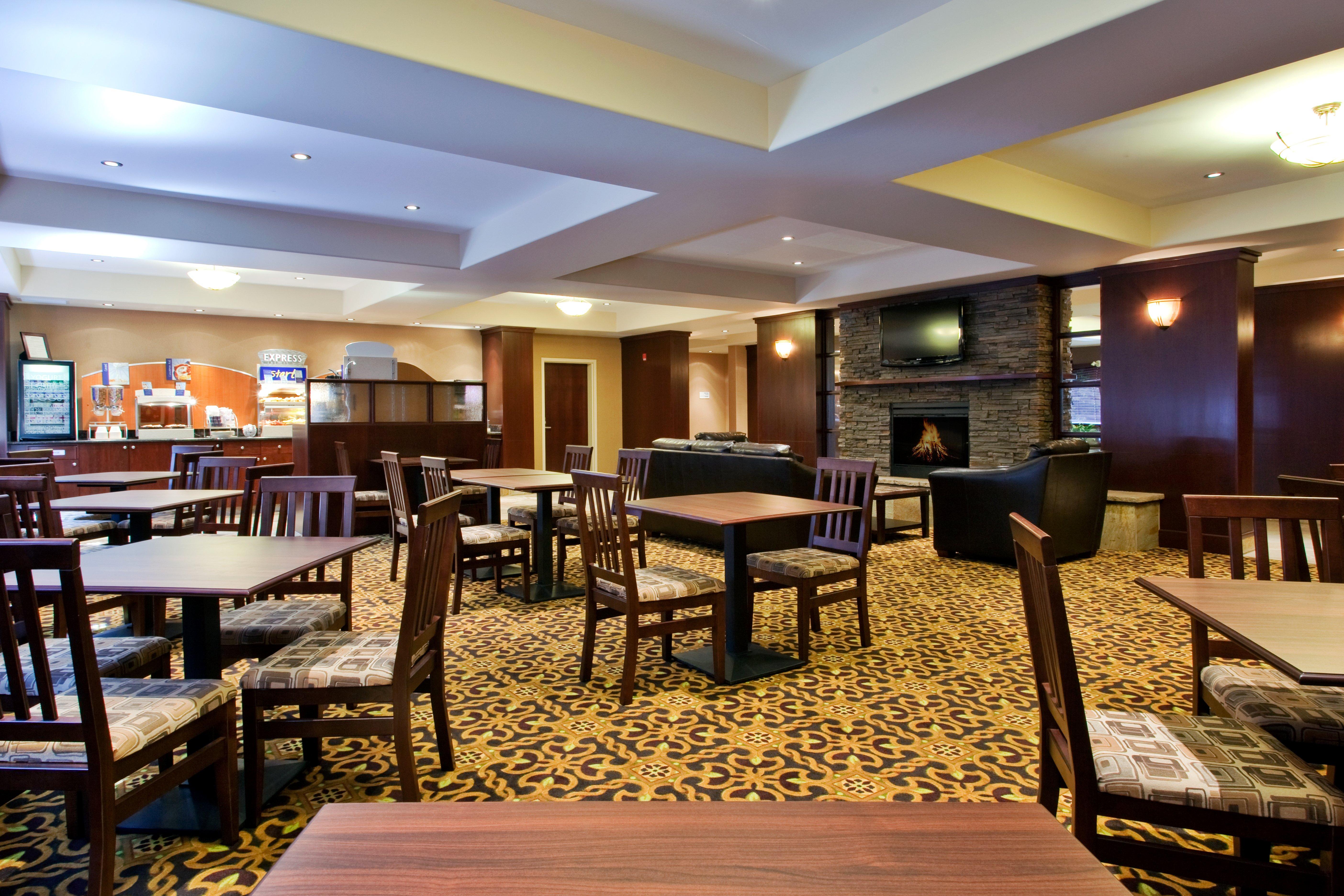 Holiday Inn Express & Suites Whitecourt By Ihg מראה חיצוני תמונה