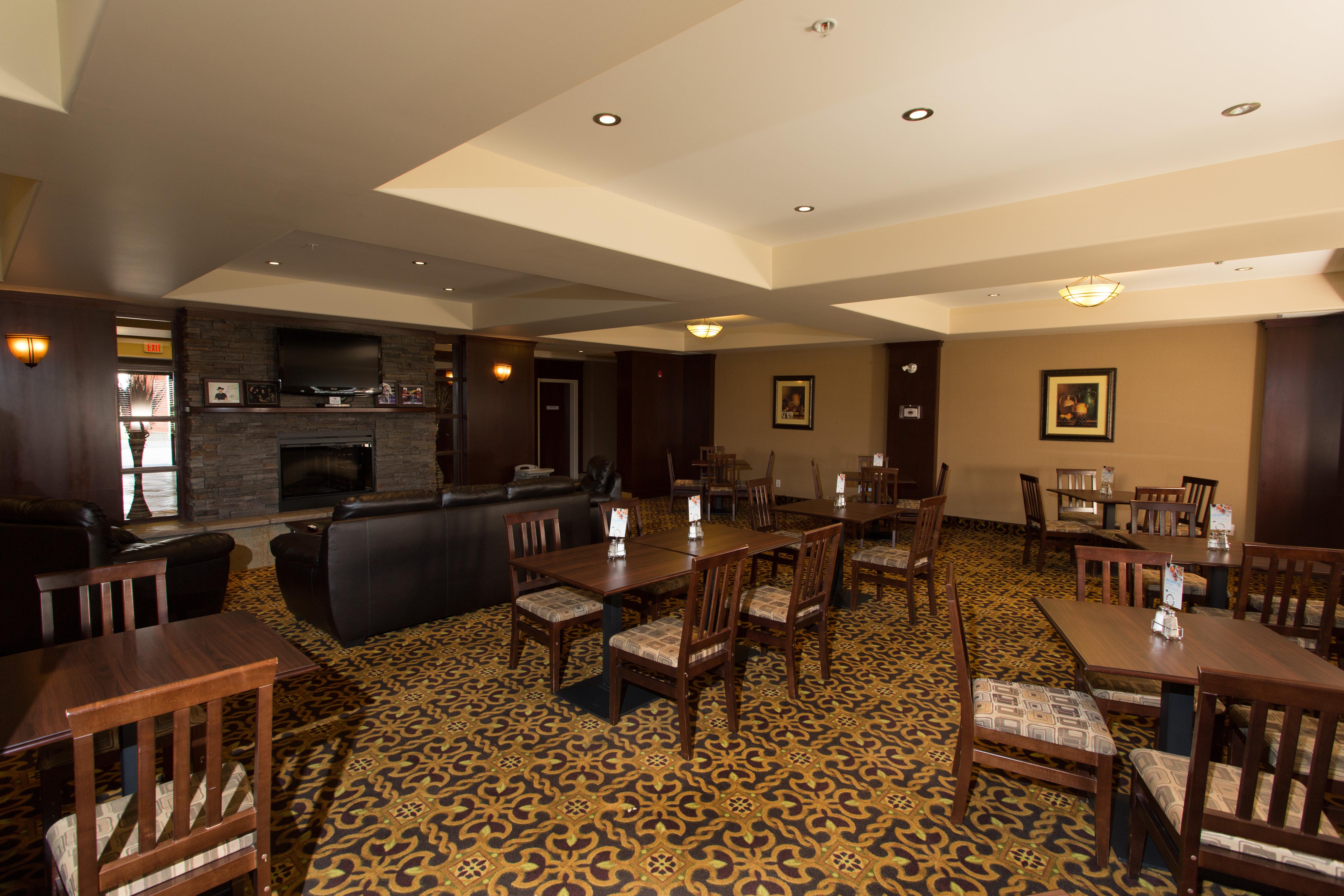 Holiday Inn Express & Suites Whitecourt By Ihg מראה חיצוני תמונה