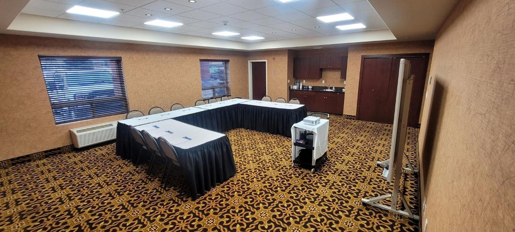 Holiday Inn Express & Suites Whitecourt By Ihg מראה חיצוני תמונה