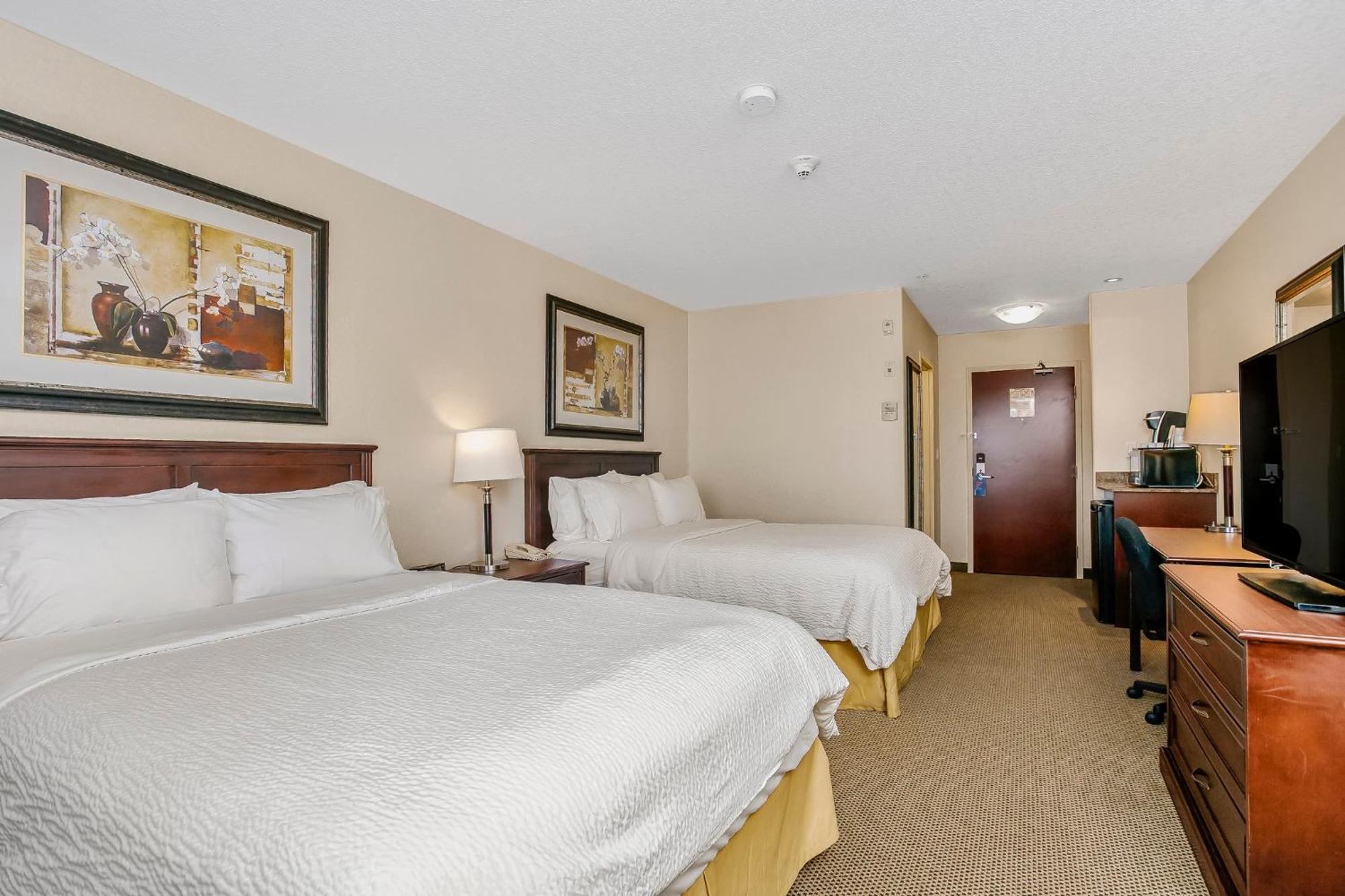 Holiday Inn Express & Suites Whitecourt By Ihg מראה חיצוני תמונה