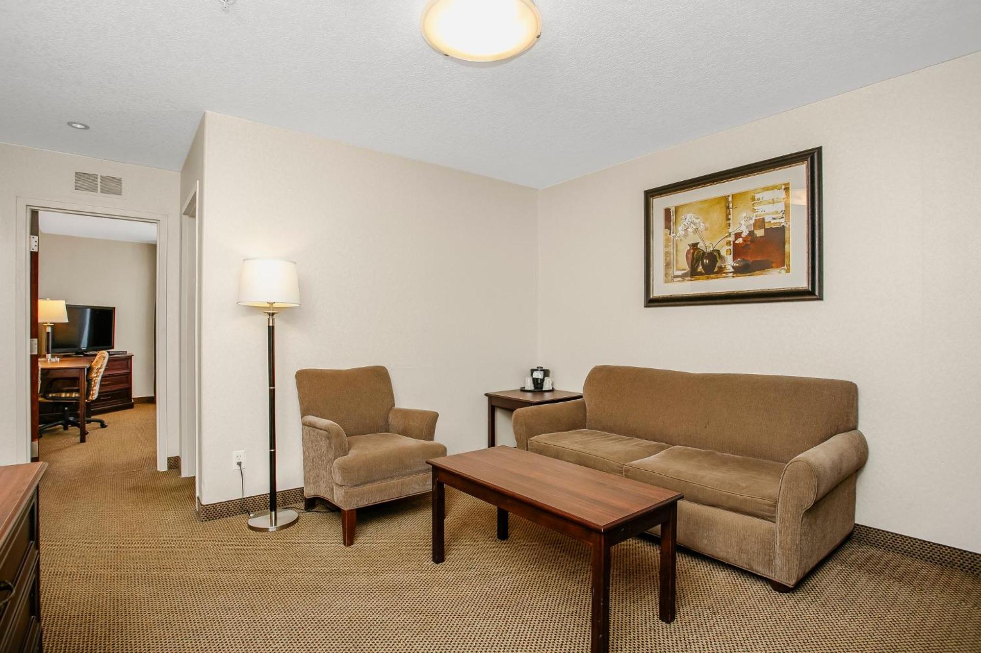 Holiday Inn Express & Suites Whitecourt By Ihg מראה חיצוני תמונה