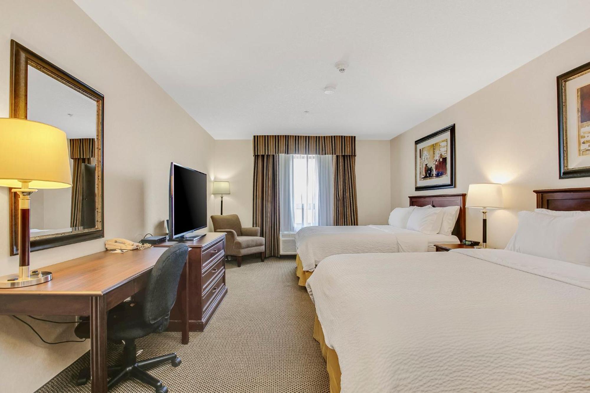 Holiday Inn Express & Suites Whitecourt By Ihg מראה חיצוני תמונה