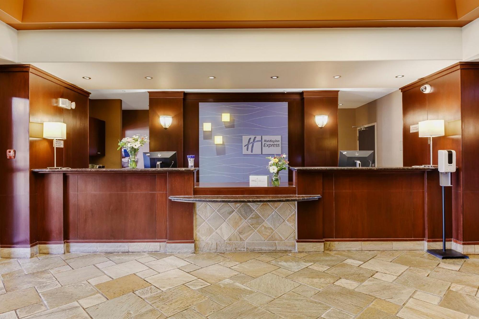 Holiday Inn Express & Suites Whitecourt By Ihg מראה חיצוני תמונה