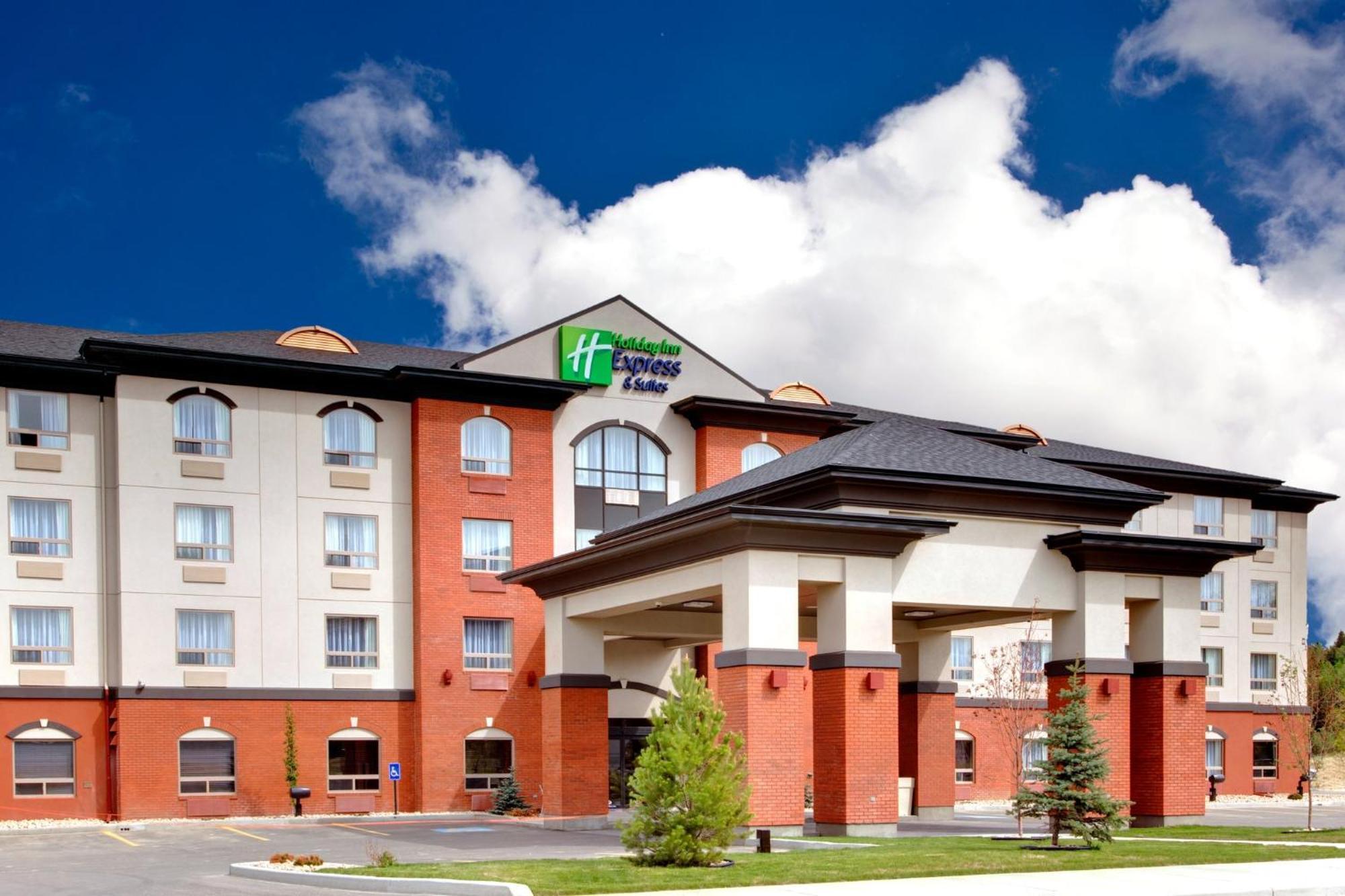 Holiday Inn Express & Suites Whitecourt By Ihg מראה חיצוני תמונה