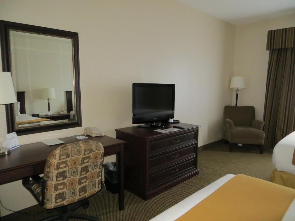 Holiday Inn Express & Suites Whitecourt By Ihg חדר תמונה